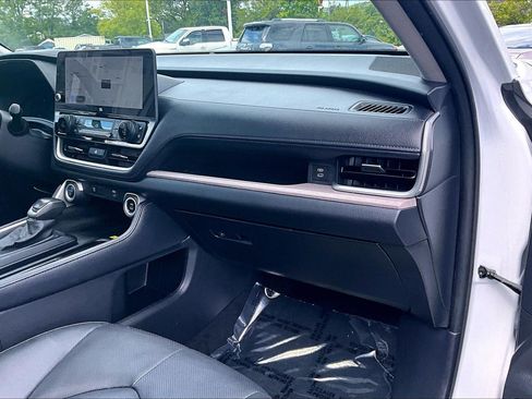 Used 2024 Toyota Grand Highlander AWD Hybrid image 15