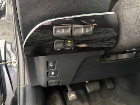 Used 2021 Toyota Prius Prime XLE FWD image 33