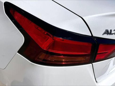 Certified 2024 Nissan Altima 2.5 SR FWD image 28