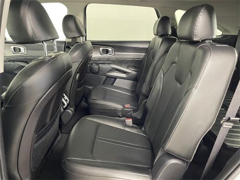 Used 2022 Kia Sorento SX image 16