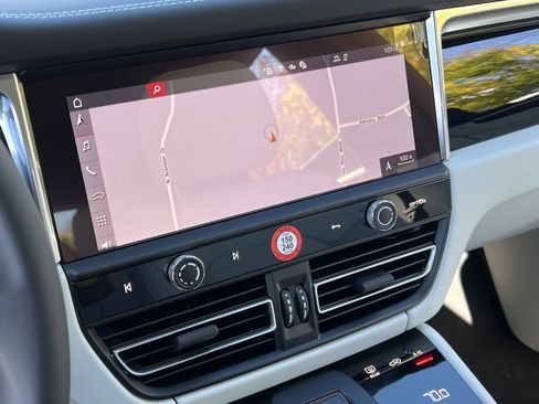 New 2026 Porsche Macan image 28