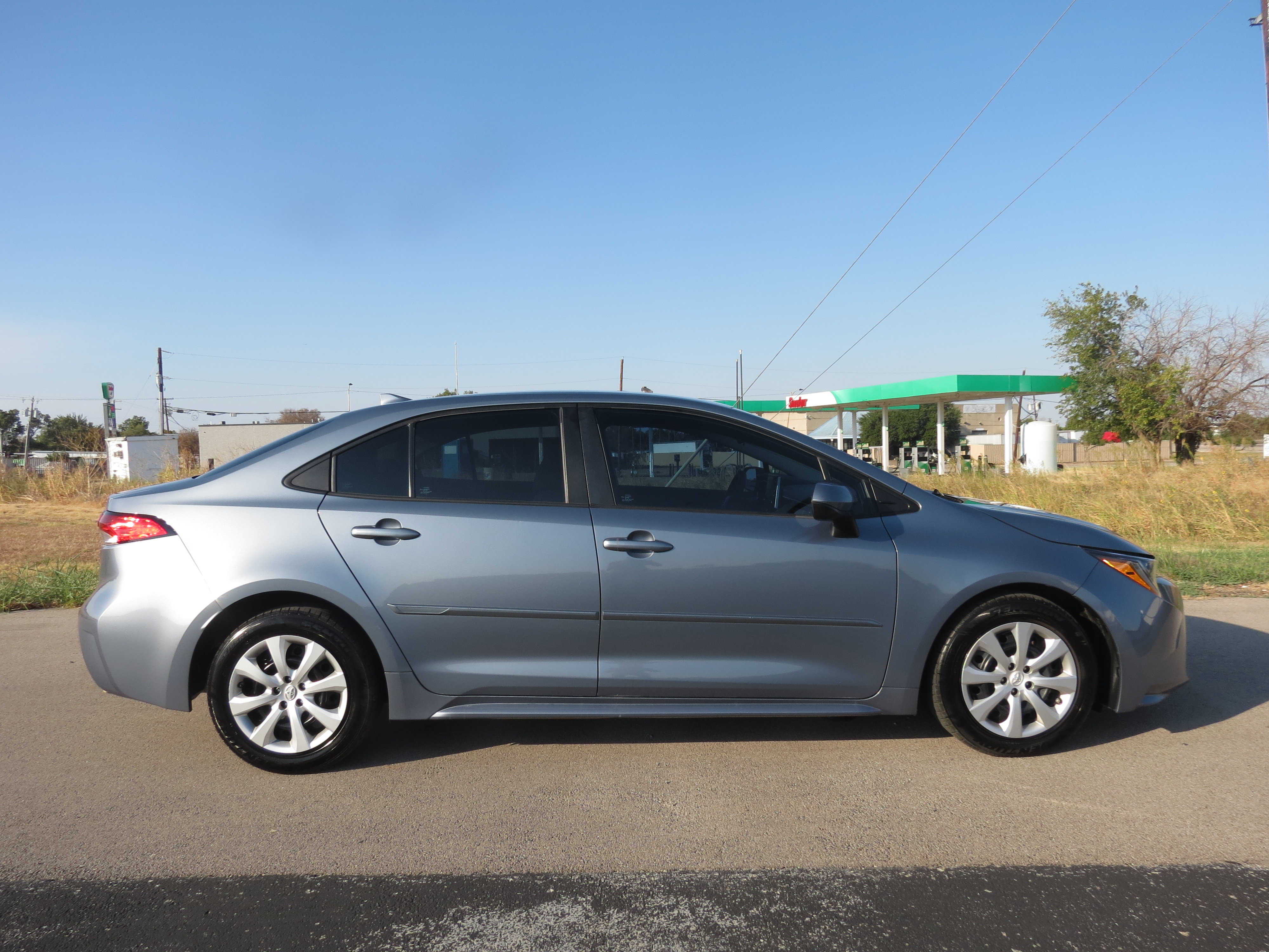 Used 2020 Toyota Corolla LE FWD image 6