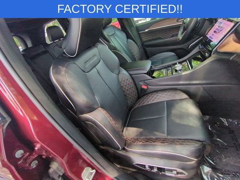 Certified 2025 Jeep Grand Cherokee Summit AWD/4WD image 37