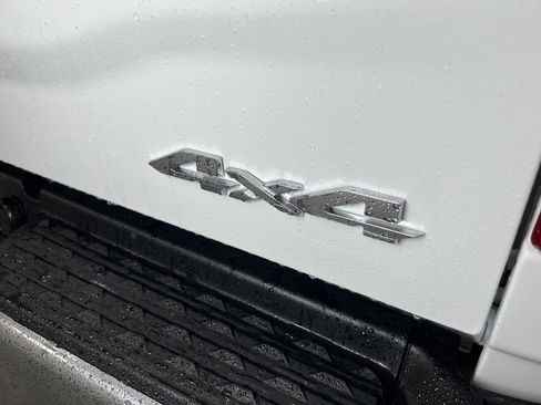 Used 2024 RAM 2500 Tradesman w/ Chrome Appearance Group image 22