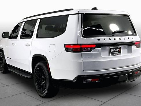 Used 2024 Jeep Wagoneer L Series II AWD/4WD image 11