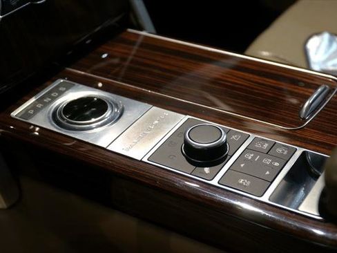 Used 2017 Land Rover Range Rover HSE image 17