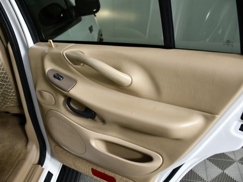 Used 1998 Ford Expedition Eddie Bauer RWD image 37