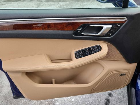 Used 2023 Porsche Macan image 12