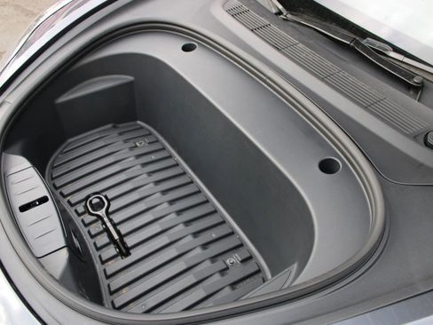 Used 2023 Tesla Model 3 Standard Range image 32