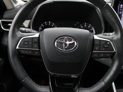 Used 2020 Toyota Highlander Limited image 26