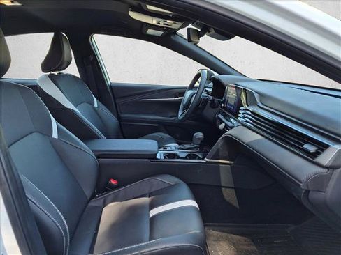 Used 2025 Toyota Camry SE w/ Convenience Package FWD image 17