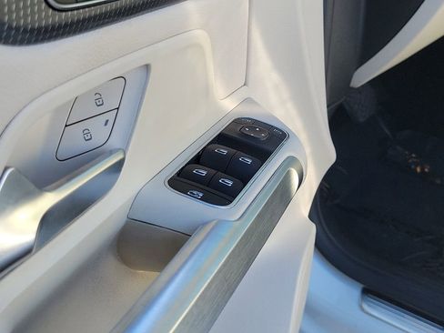 Used 2022 Mercedes-Benz GLB 250 image 18