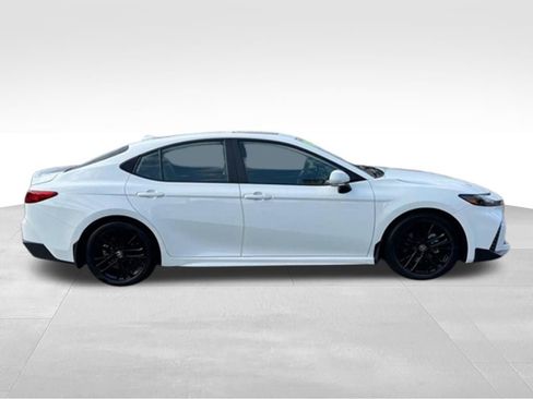Used 2025 Toyota Camry SE w/ Convenience Package FWD image 9