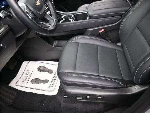 Used 2025 Chevrolet Traverse LT image 15