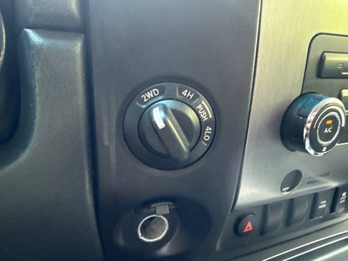 Used 2012 Nissan Titan SV w/ SV Value Truck Pkg AWD/4WD image 26