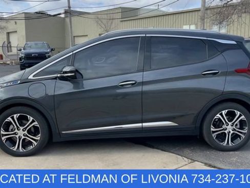Used 2020 Chevrolet Bolt Premier w/ Infotainment Package FWD image 5