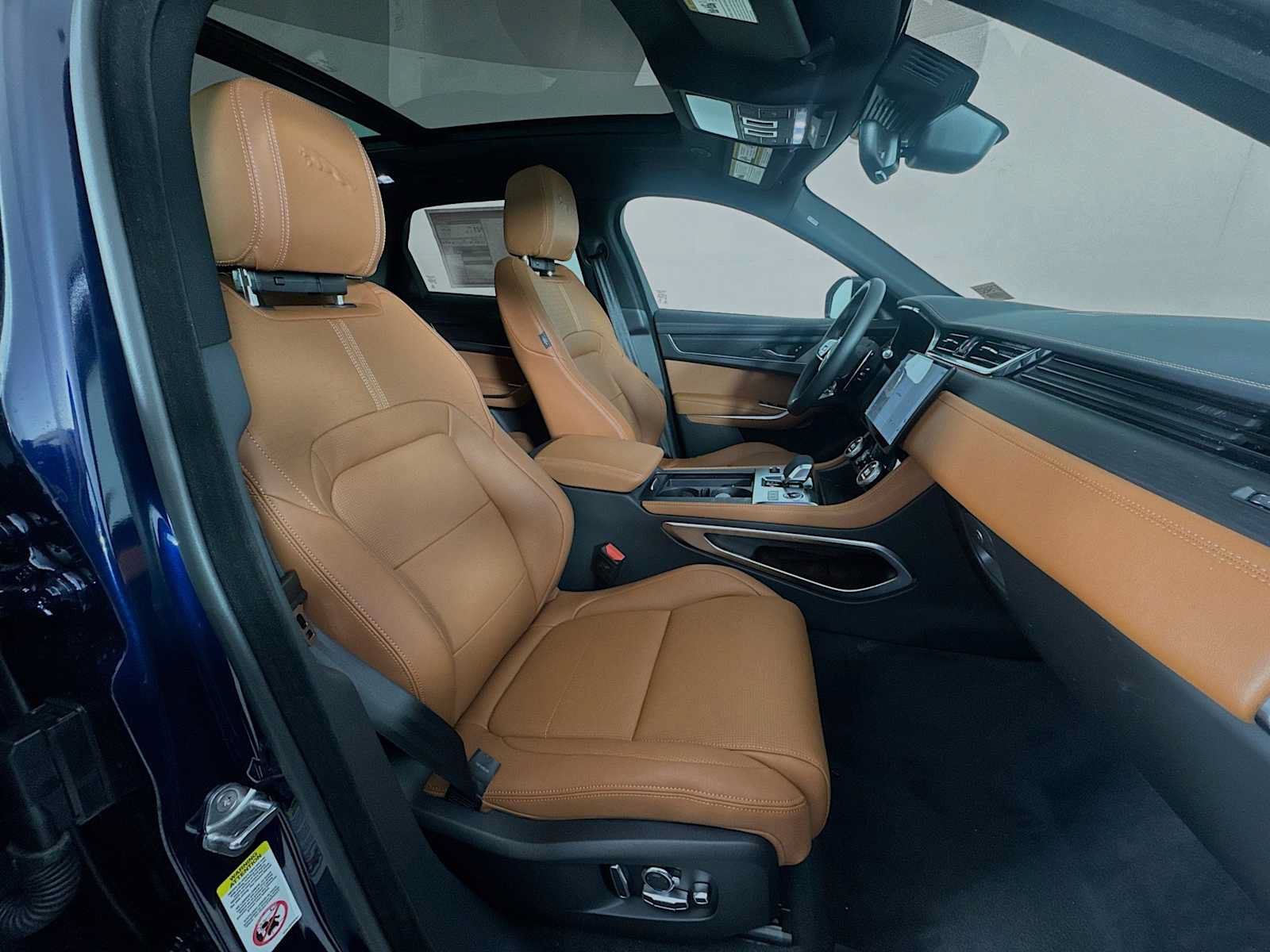New 2025 Jaguar F-PACE R-Dynamic S AWD/4WD image 28