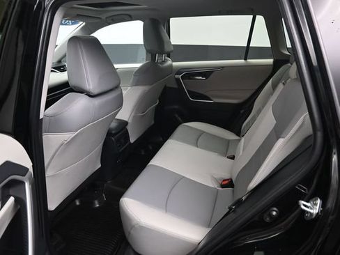 Used 2019 Toyota RAV4 XLE Premium w/ Cold Weather Package AWD/4WD image 10
