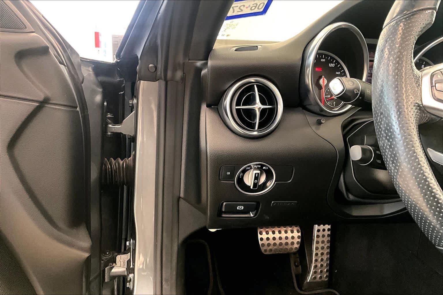 Used 2017 Mercedes-Benz SLC 300 image 27