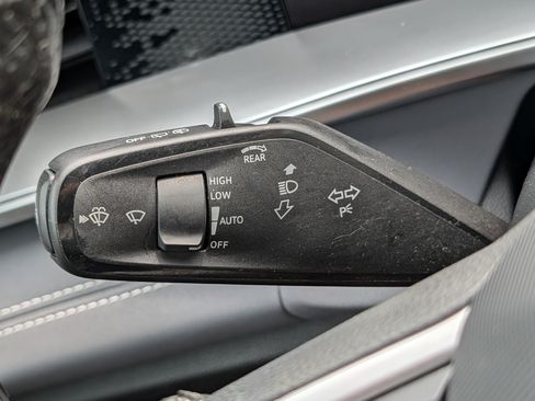 Certified 2025 Volkswagen Tiguan SE R-Line AWD/4WD image 30