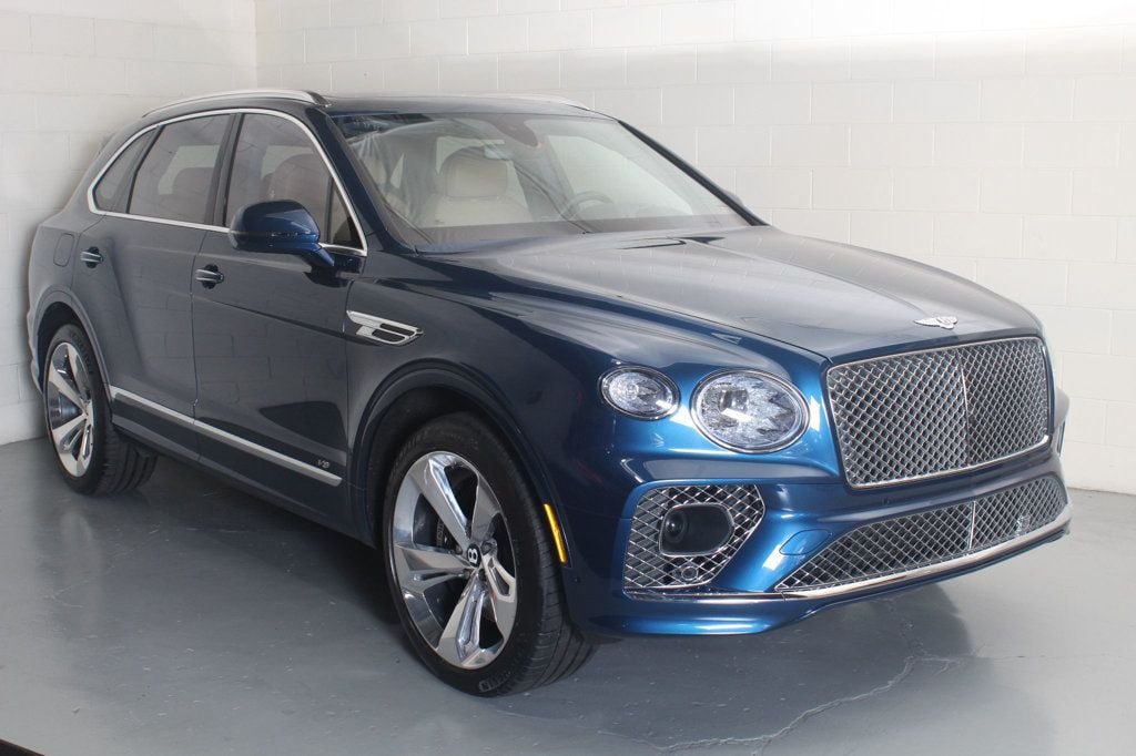 Used 2022 Bentley Bentayga AWD/4WD image 1