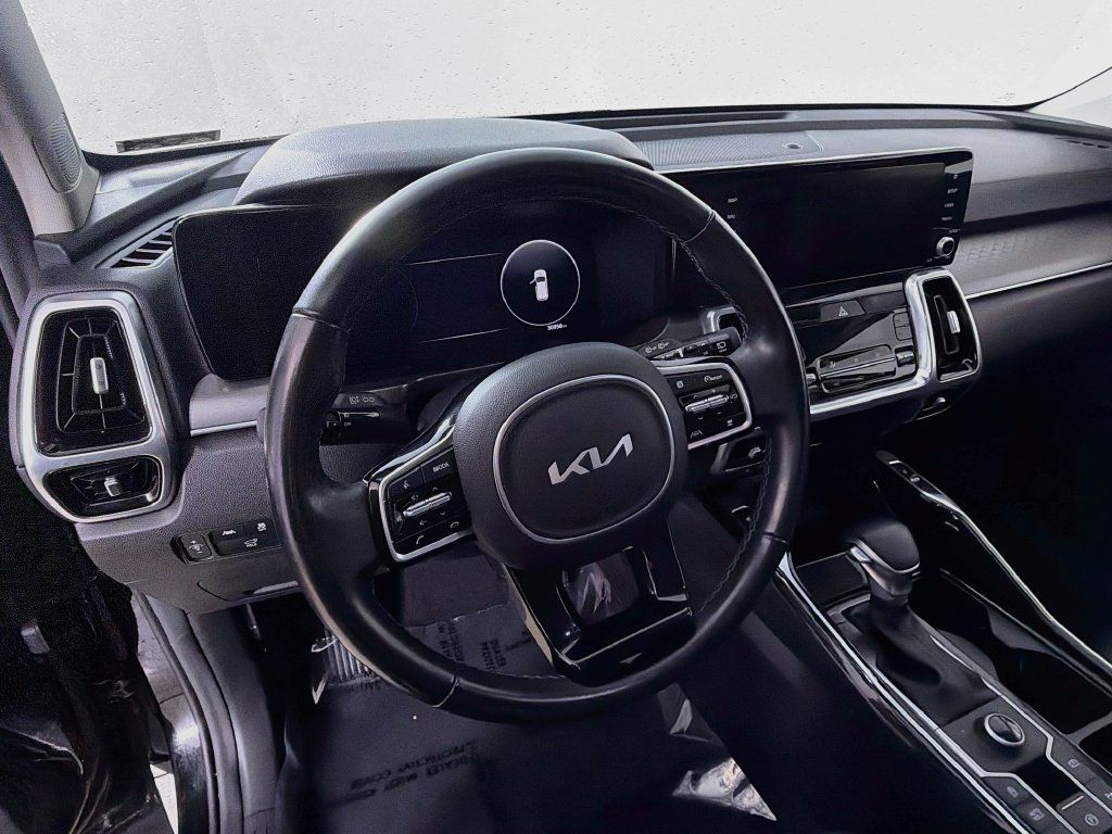 Used 2023 Kia Sorento SX AWD/4WD image 11
