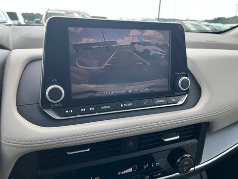 Used 2023 Nissan Rogue SV FWD image 18