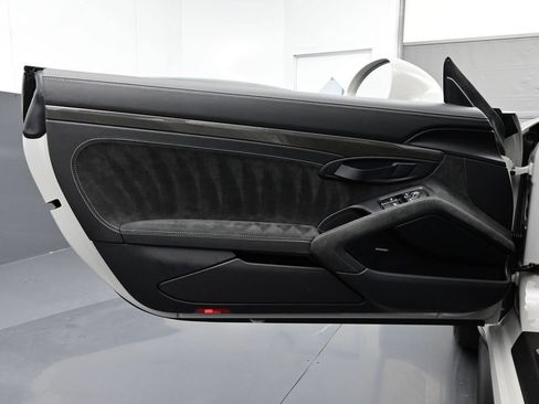 Certified 2019 Porsche 911 GT2 RS w/ Weissach Package RWD image 8