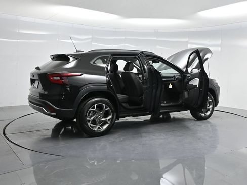 Used 2026 Chevrolet Trax LT w/ Sunroof Package FWD image 4