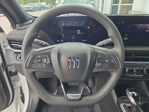 Certified 2025 Buick Envista Preferred FWD image 25