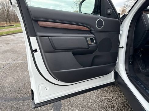 New 2025 Land Rover Discovery Dynamic SE image 10