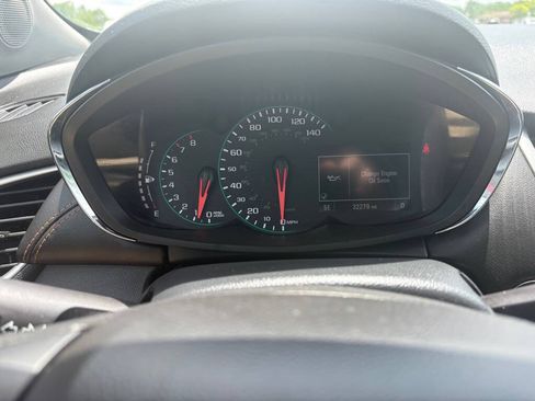 Used 2022 Chevrolet Trax LT w/ Premium Seat Package AWD/4WD image 21