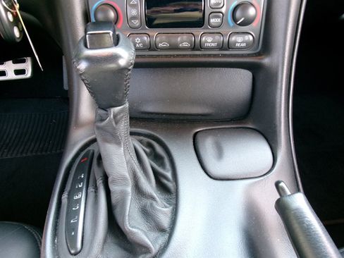 Used 1999 Chevrolet Corvette Coupe w/ Roof Pkg RWD image 20