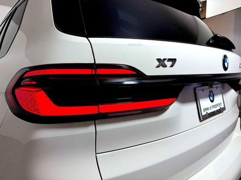 Used 2025 BMW X7 M60i w/ Climate Comfort Package image 29