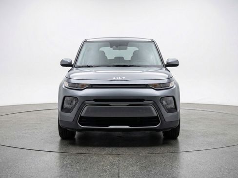 Used 2025 Kia Soul LX w/ LX Technology Package FWD image 2