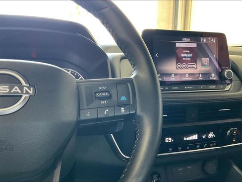 Used 2025 Nissan Rogue SV FWD image 9