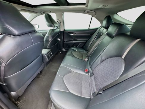Used 2018 Toyota Camry XSE FWD image 16