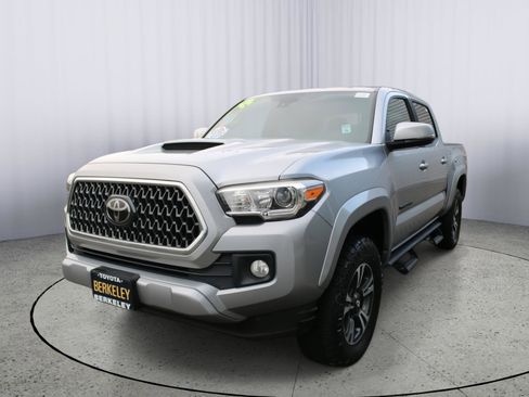 Used 2019 Toyota Tacoma image 4