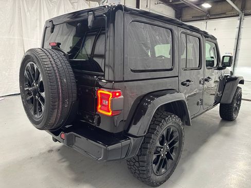 Used 2021 Jeep Wrangler Unlimited Sahara AWD/4WD image 7