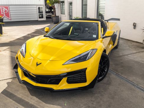 Used 2025 Chevrolet Corvette Z06 w/ Stealth Interior Trim Package image 4