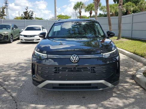 Certified 2026 Volkswagen Tiguan SE FWD image 10