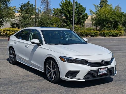 Used 2024 Honda Civic Touring image 3