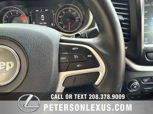 Used 2018 Jeep Cherokee Latitude Plus FWD image 24