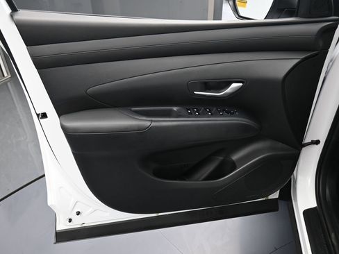 Used 2025 Hyundai Tucson SE image 12
