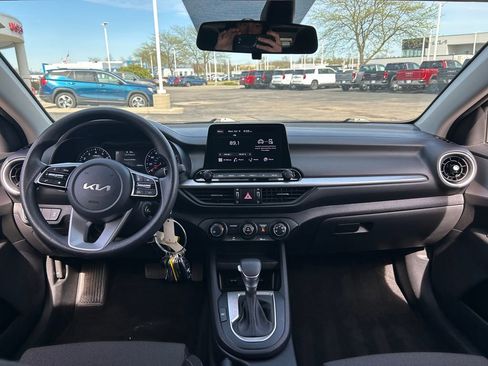 Used 2023 Kia Forte LX image 9