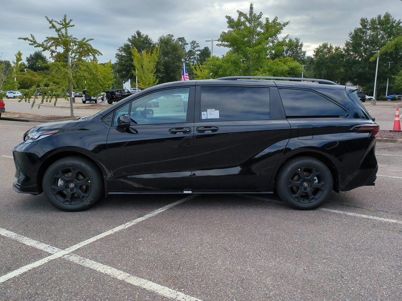 New 2026 Toyota Sienna XLE Woodland Edition AWD/4WD image 7