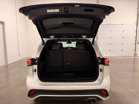 Used 2021 Toyota Highlander XSE FWD image 9