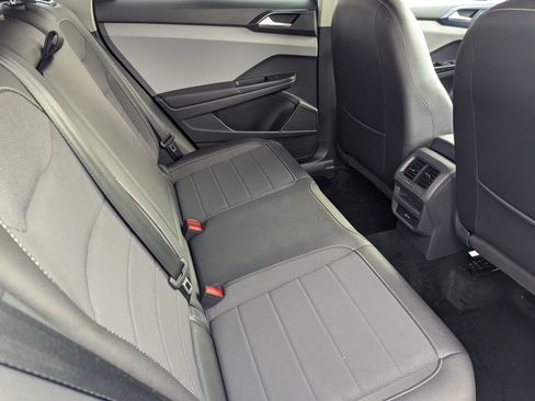 Used 2022 Volkswagen Taos SE w/ IQ.Drive SE Package image 11