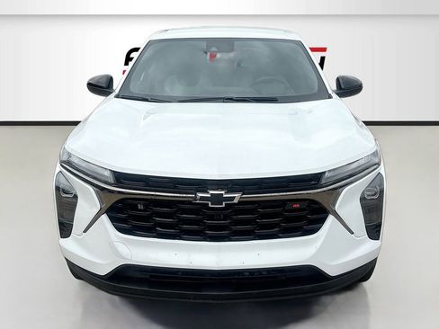 Used 2026 Chevrolet Trax RS FWD image 2