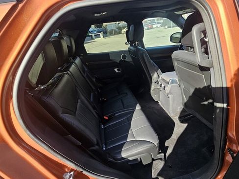 Used 2018 Land Rover Discovery HSE image 10